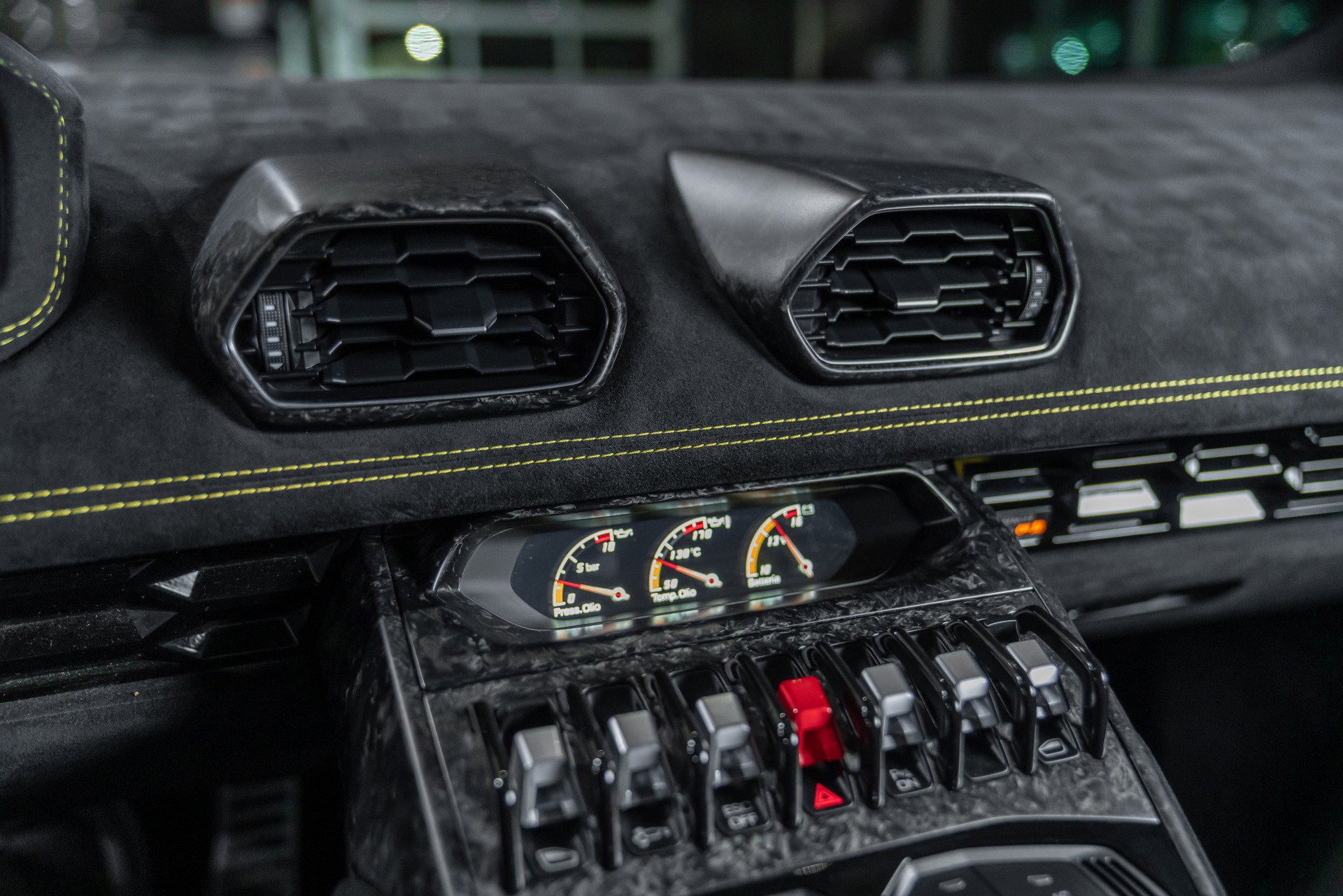 Used 2018 Lamborghini Huracan Performante AWD/4WD image 14