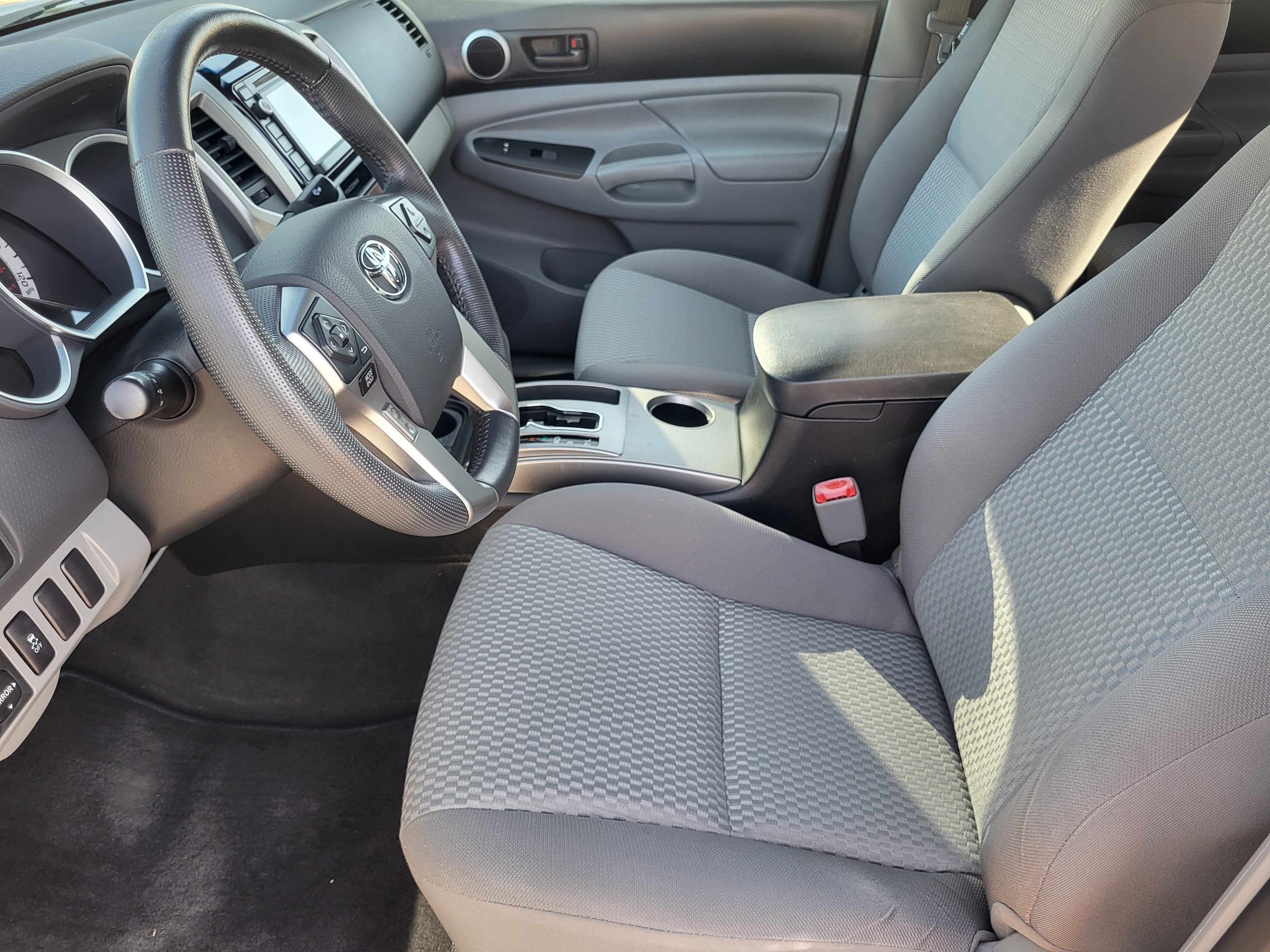 Used 2015 Toyota Tacoma PreRunner w/ SR5 Package RWD image 10