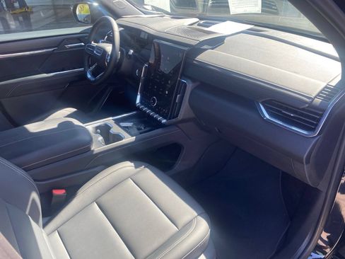 Used 2024 GMC Acadia Elevation w/ Luxury Package FWD image 27