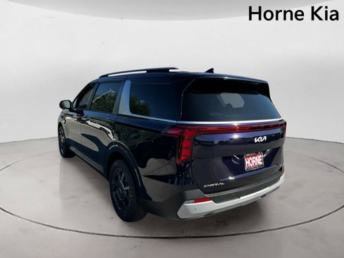 New 2026 Kia Carnival EX FWD image 5
