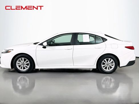 Used 2025 Toyota Camry LE w/ Convenience Package FWD image 5