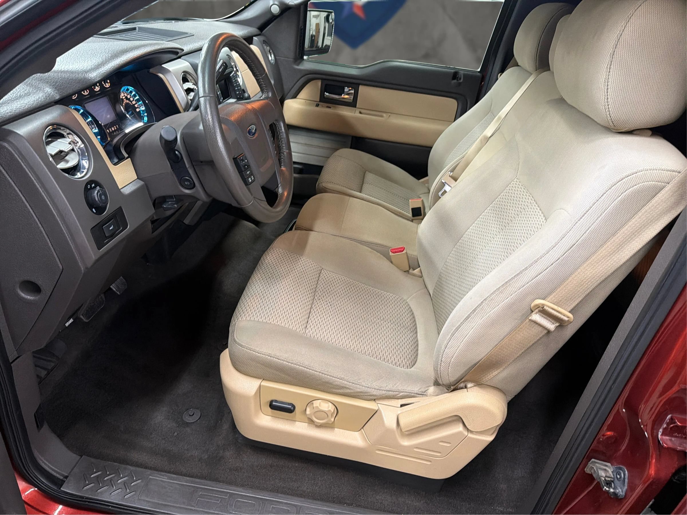 Used 2014 Ford F150 XLT w/ XLT Chrome Package RWD image 12