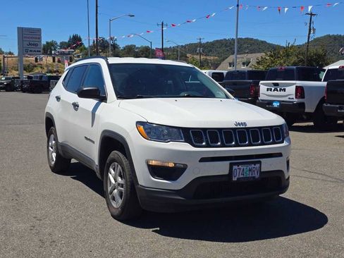 Used 2020 Jeep Compass Sport w/ Cold Weather Group AWD/4WD image 4