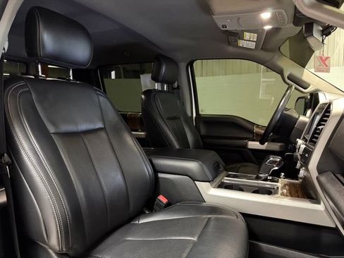 Used 2019 Ford F150 Lariat w/ Equipment Group 502A Luxury AWD/4WD image 17