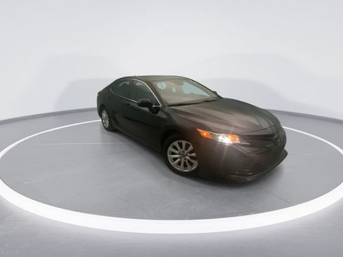 Used 2020 Toyota Camry LE FWD image 8