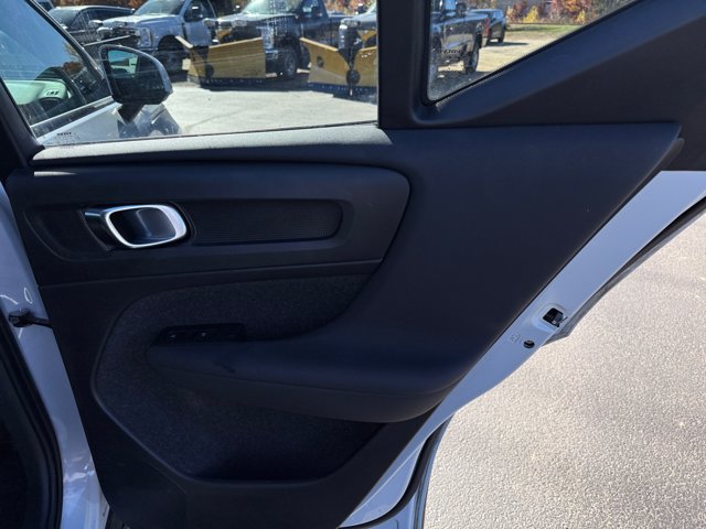 Used 2022 Volvo XC40 T5 Momentum w/ Premium Package AWD/4WD image 34