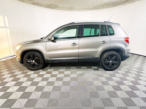 Used 2010 Volkswagen Tiguan S FWD image 6
