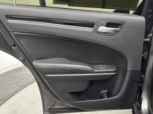 Used 2020 Chrysler 300 S image 29