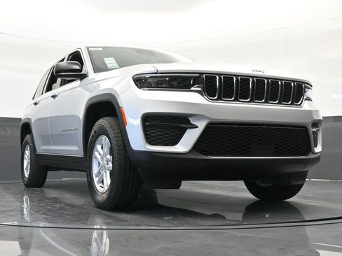 Used 2024 Jeep Grand Cherokee Laredo w/ Trailer Tow Package image 46