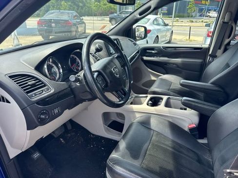 Used 2018 Dodge Grand Caravan SXT w/ Driver Convenience Group FWD image 9