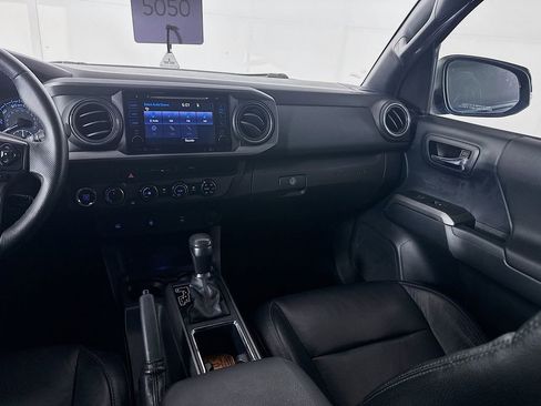 Used 2017 Toyota Tacoma TRD Off-Road w/ Tow Package (A/T) image 26