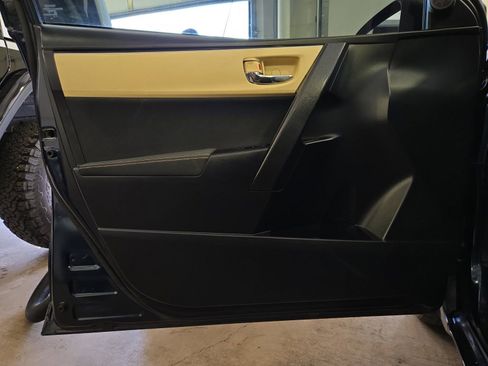 Used 2018 Toyota Corolla LE FWD image 19