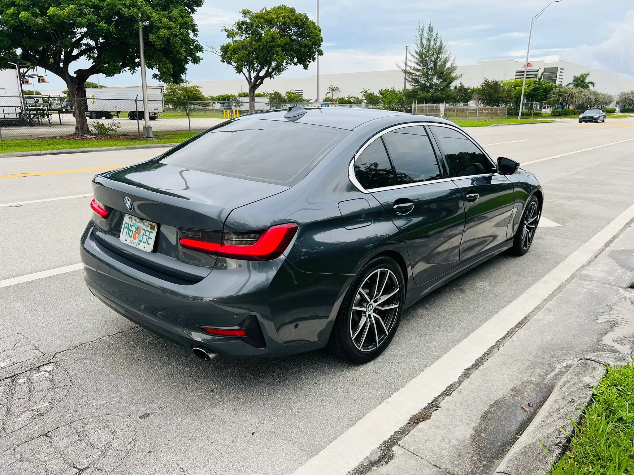 Used 2021 BMW 330i Sedan w/ Premium Package RWD image 5