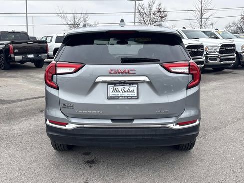 Used 2024 GMC Terrain SLT image 8
