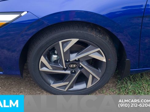 Certified 2025 Hyundai Elantra Sport FWD image 11