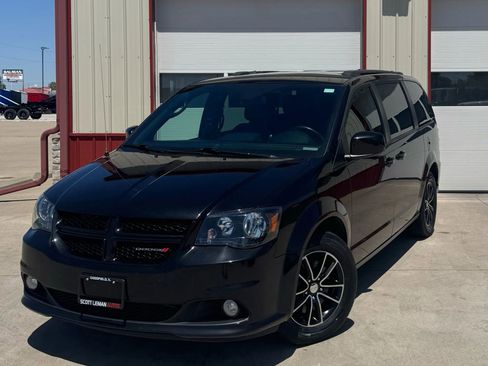Used 2019 Dodge Grand Caravan GT image 3