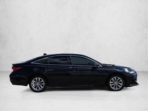 Used 2022 Toyota Avalon XLE w/ Moonroof Package FWD image 4