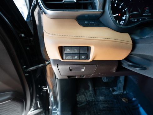 Used 2021 Toyota Highlander Platinum image 11