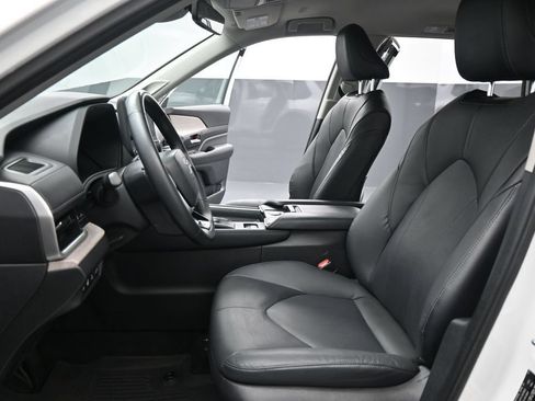 Used 2024 Toyota Grand Highlander AWD Hybrid image 10