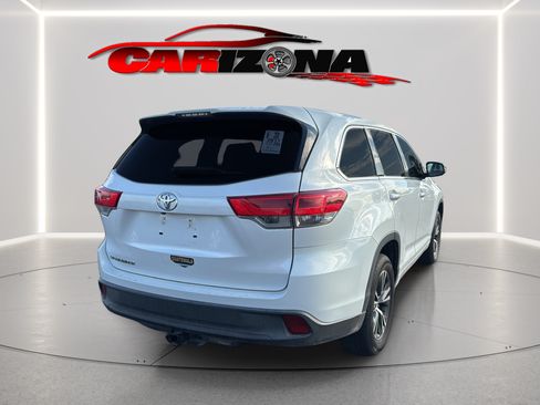 Used 2017 Toyota Highlander LE FWD image 6