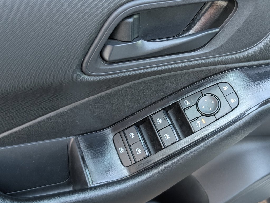 Used 2024 Nissan Rogue S AWD/4WD image 11