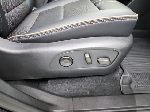 Used 2026 Chevrolet Traverse High Country FWD image 40