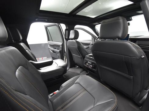 Used 2024 Ford Expedition Platinum AWD/4WD image 47