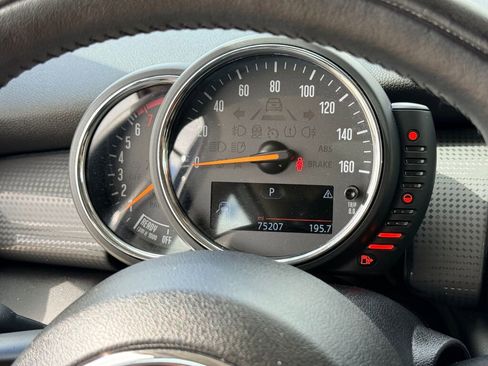 Used 2017 MINI Cooper 4-Door Hardtop image 26