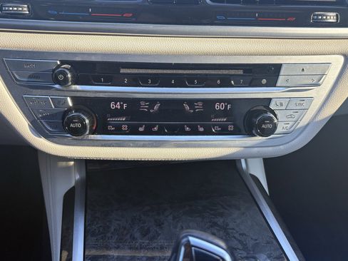 Used 2018 BMW 750i image 44