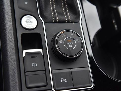 Used 2023 Volkswagen Atlas Cross Sport SEL image 17