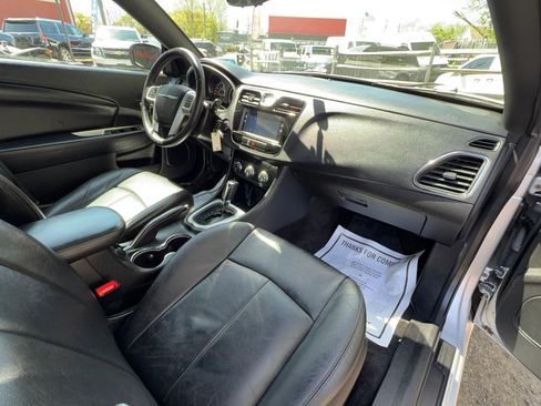 Used 2012 Chrysler 200 Touring image 9