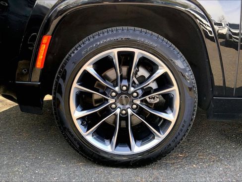 Used 2025 Jeep Wagoneer Series III w/ Premium Group I AWD/4WD image 8