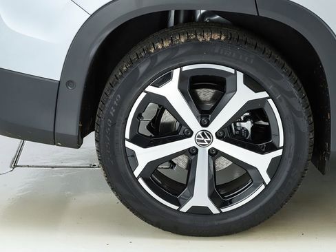 New 2026 Volkswagen Tiguan SE image 50