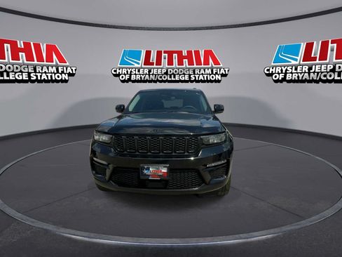 Used 2023 Jeep Grand Cherokee Limited w/ Black Appearance Package AWD/4WD image 3