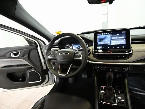 Used 2024 Jeep Compass Latitude image 27