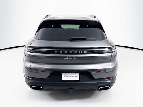 Used 2025 Porsche Cayenne image 10