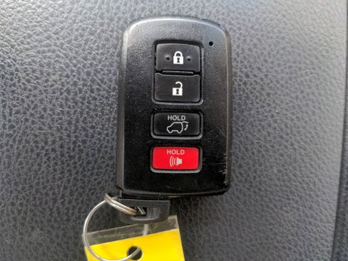 Used 2016 Toyota Highlander XLE AWD/4WD image 29