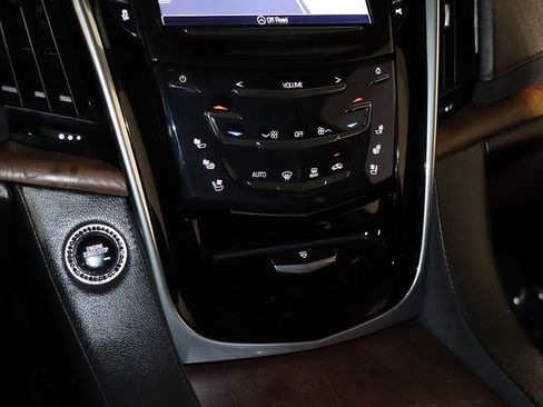 Used 2019 Cadillac Escalade Premium Luxury image 24