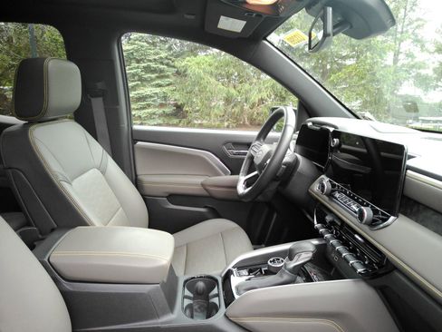 Certified 2024 Chevrolet Colorado ZR2 w/ ZR2 Convenience Package III AWD/4WD image 16