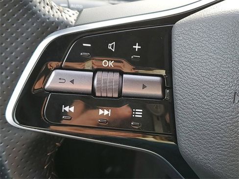 Certified 2023 Nissan Ariya FWD image 11