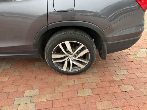 Used 2017 Honda Pilot Elite image 6