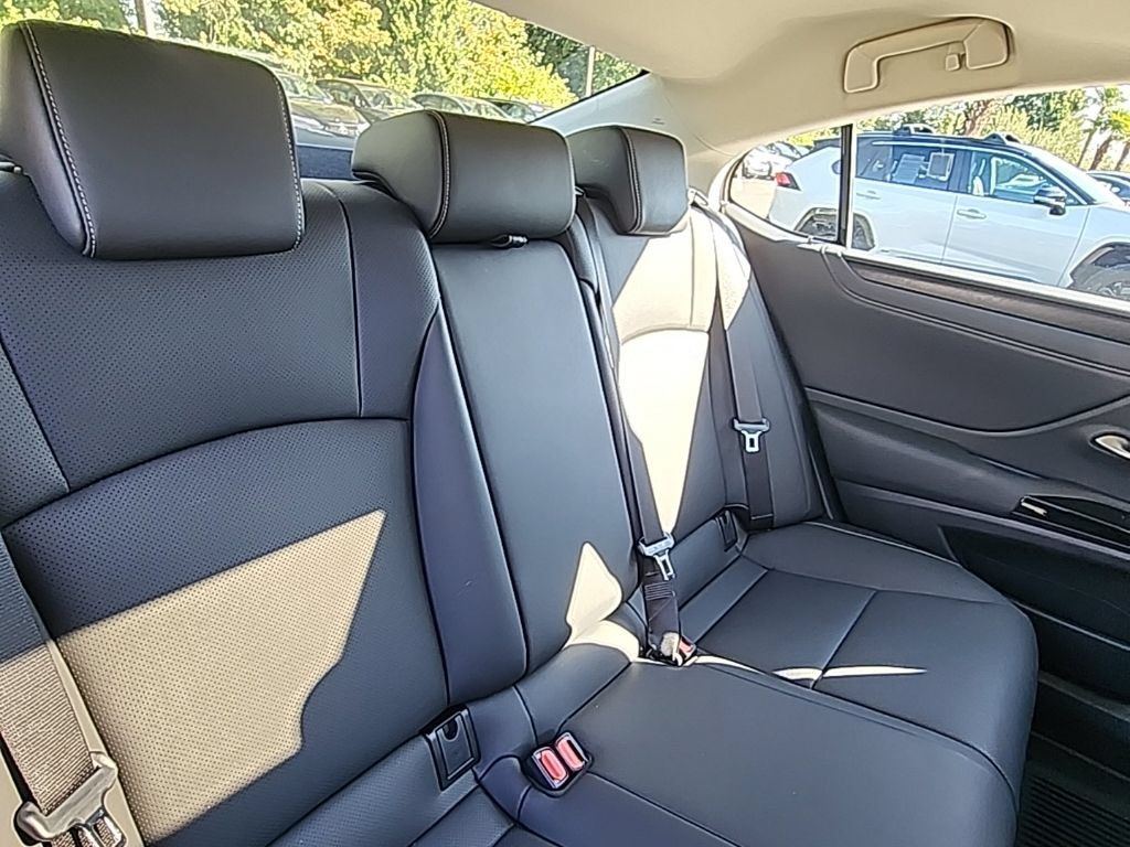 Certified 2024 Lexus ES 350 w/ Premium Package FWD image 18
