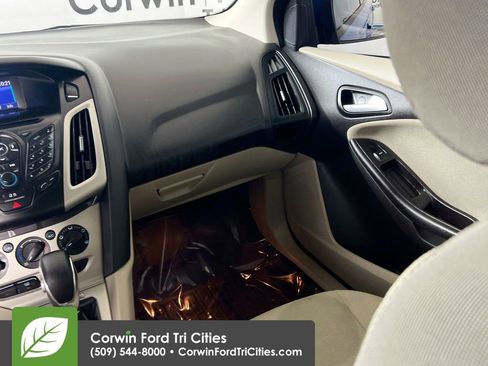 Used 2013 Ford Focus SE FWD image 24