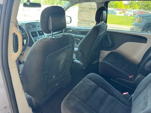 Used 2016 Dodge Grand Caravan SXT FWD image 13