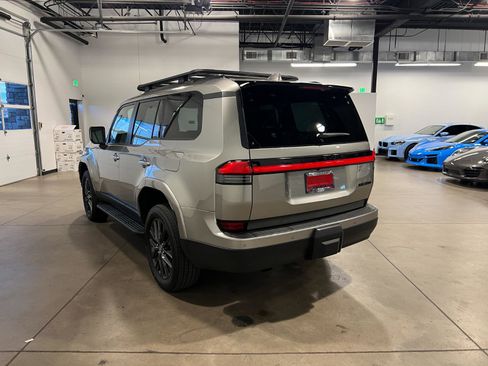 Used 2024 Lexus GX 550 w/ Accessory Package (31) image 5