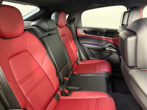 Certified 2025 Porsche Cayenne S AWD/4WD image 18