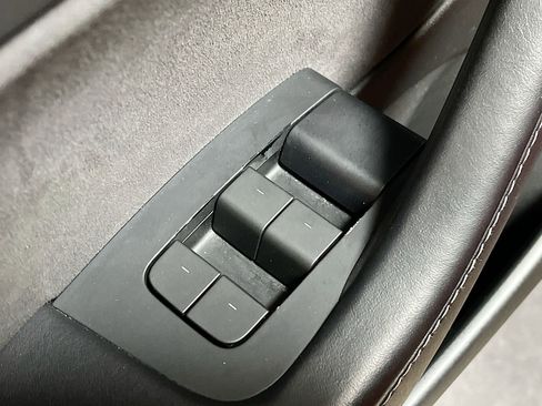 Used 2023 Tesla Model 3 Standard Range image 17