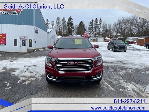 Used 2024 GMC Terrain SLT image 2