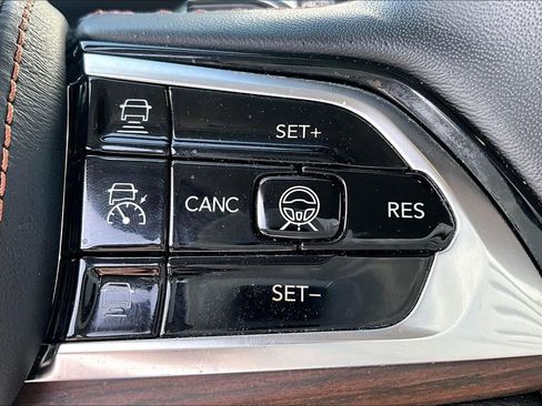 Used 2022 Jeep Grand Cherokee L Summit w/ Luxury Tech Group V image 12