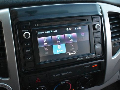 Used 2015 Toyota Tacoma 4x4 Double Cab w/ TRD Off-Road Package image 38
